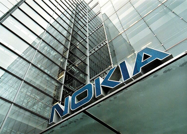 Nokian työkieli on englanti. Tämä merkitsee parempaa palkkaa kuin jos työkieli olisi suomi.