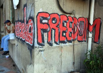 ”Vapaus”, julistaa seinäkirjoitus Tahrir-aukion laidalla ylpeästi.