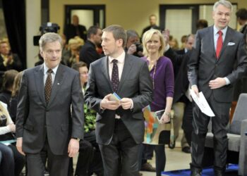 Presidenttiehdokkaat Sauli Niinistö (vasemmalla), Paavo Arhinmäki, Eva Biaudet ja Pekka Haavisto.