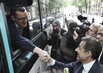 Presidentti Nikolai Sarkozy joutuu lähtemään presidentinvaalin toiselle kierrokselle haastajana