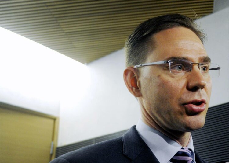 Pääministeri Jyrki Katainen sanoi maanantaina eduskunnassa, että kriisipankkien suora pääomittaminen voisi olla veronmaksajien etu.