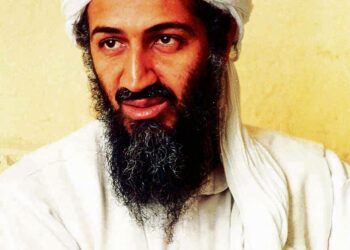 Osama bin Ladenin surmaamiseen osallistunut Yhdysvaltojen erikoisjoukkojen entinen sotilas ihmettelee tuoreessa kirjassaan sitä, ettei bin Laden yrittänyt lainkaan puolustautua hyökkääjiä vastaan.