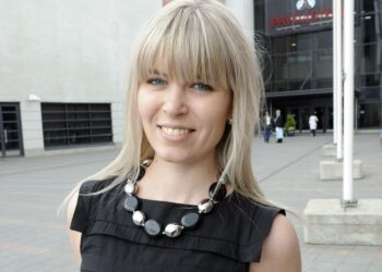 Kokoomusnuorten uuden puheenjohtajan Susanna Kosken poliittisessa retoriikassa on muun muassa samoja ulkomaalaisvastaisia kaikuja kuin perussuomalaisten puheenjohtaja Timo Soinilla.