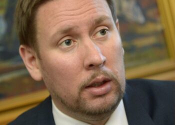 Paavo Arhinmäki.