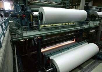 UPM-Kymmenen Jämsänkosken tehtaalla tuotanto oli maanantaina käynnissä. Yksi paperikone sulkeutuu maaliskuussa.