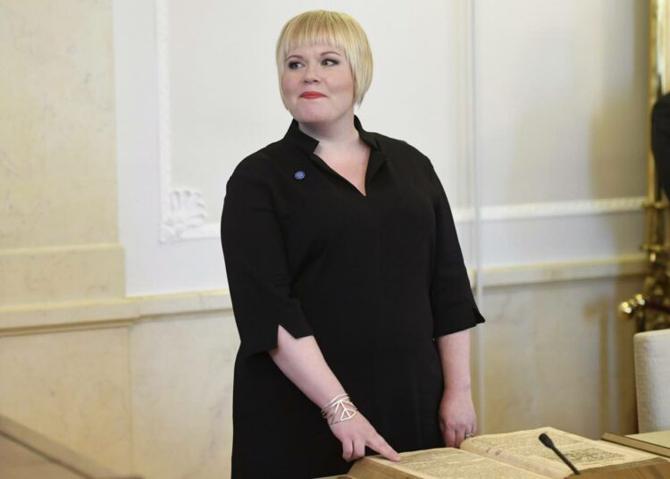Perhe- ja peruspalveluministeri Annika Saarikko.
