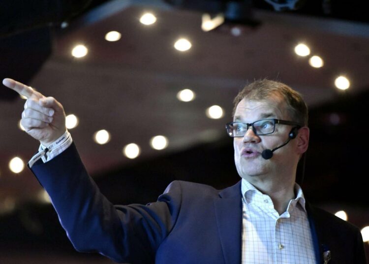 Lasse Laatusen mukaan Sipilä on työmarkkina-asioissa yhtä kokematon kuin kokoomus oli Holkerin hallituksessa.