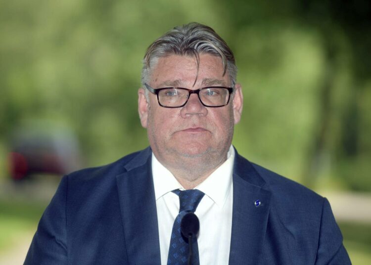 Ulkoministeri Timo Soini uskoo voivansa erottaa yksityis- ja ministeriminänsä.