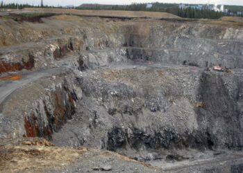 Kolmessa kansalaisaloitteessa halutaan rajoituksia kaivostoiminnalle. Kaivoslaki Nyt -aloitteessa esitetään erillisiä rahastoja kaivosten ympäristöhaittoja ja mahdollisia konkursseja varten. Kuvituskuva.