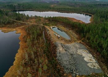 Kaivos- ja akkukemikaaliyhtiö Keliberin Syväjärven kaivosalue on osa Kokkolan, Kaustisen ja Kruunupyyn kuntien alueelle sijoittuvan Päivänevan litiumkaivosaluetta. Malmin louhinta Syväjärven kaivoksesta on tarkoitus aloittaa vuonna 2024.