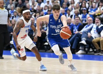 Myös Suomen Perttu Blomgren oli pelipäällä.