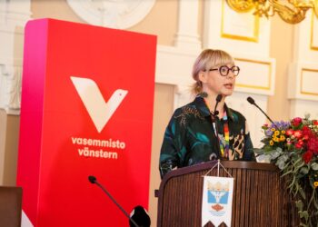 Vasemmistoliiton eduskuntaryhmän puheenjohtaja Aino-Kaisa Pekonen.