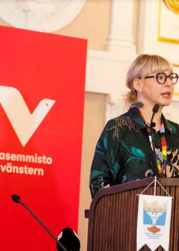 Vasemmistoliiton eduskuntaryhmän puheenjohtaja Aino-Kaisa Pekonen.