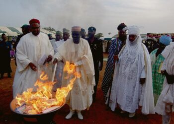 Nigeria on kärsinyt viime vuosina öljyyn ja uskontoon liittyvistä levottomuuksista. Kanon osavaltiossa on otettu käyttöön islamin laki, jonka nojalla viranomaiset polttivat kirjoja syksyllä 2008.