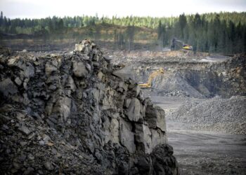 Kaivosala työllistää Suomessa reilut kaksituhatta ihmistä. Kuva on Talvivaaran kaivoksen avolouhoksesta.