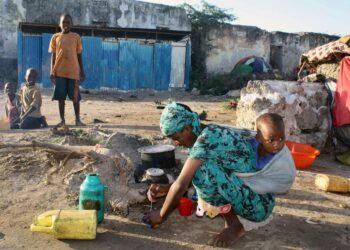 Somalian eteläosasta tulleita pakolaisia Mogadishussa.