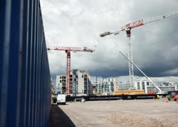 Lakimuutosten myötä rakennusala joutuu siirtymään sähköiseen työmaan valvontaan.