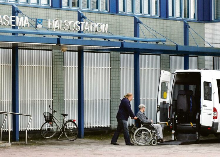 Julkisen sektorin väitetään usein heikentävän kilpailukykyä, koska sen kustantamiseen käytetään verorahoja. Kuvassa Oulunkylän terveysasema Helsingissä.