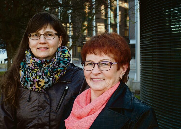Muutkin pamilaiset ovat huolestuneita siitä, miten heille käy, kun hallitus jatkaa pakkolakien ajamista, vaikka eivät Pudasjärvellä lähteneet osoittamaan mieltään Eija Ikosen (oik.) ja Marita Koivulan tapaan.
