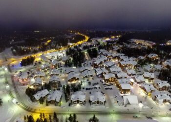 Hotelleja ja rakennuksia Levin keskustassa Kittilässä. Vasemmistoliitto esittää veronumeron käytön laajentamista muun muassa majoitus- ja ravitsemisalalle.