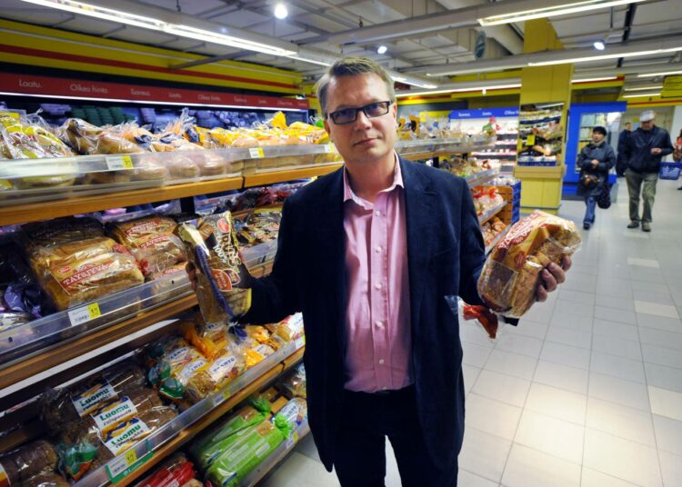 – Kouluruokailun maksuttomuuden kyseenalaistaminen kotimaisen ruokaketjun sisältä on hälyttävä merkki, sanoo Suomen Elintarviketyöläisten Liiton puheenjohtaja Veli-Matti Kuntonen.