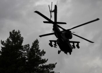 Yhdysvaltalainen Apache AH64 -taisteluhelikopteri osallistui Aurora 17 -sotaharjoitukseen Gotlannissa Ruotsissa syyskuuta 2017. Kopteri hyökkäsi harjoituksessa suomalaisjoukkoja vastaan.