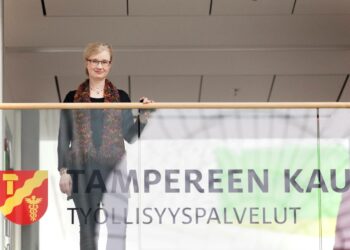 Tampereen kokeilussa kullakin työttömällä on ollut OMA-valmentaja, jonka kanssa arvioidaan palvelujen tarve, kertoo asiakkuuspäällikkö Sari Oksanen Tampereen kaupungin työllisyyspalveluista.