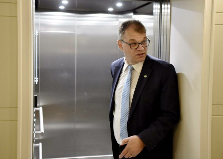 Entinen pääministeri Juha Sipilä kiistää ajaneensa pääministeri Antti Rinteen kaatamista.