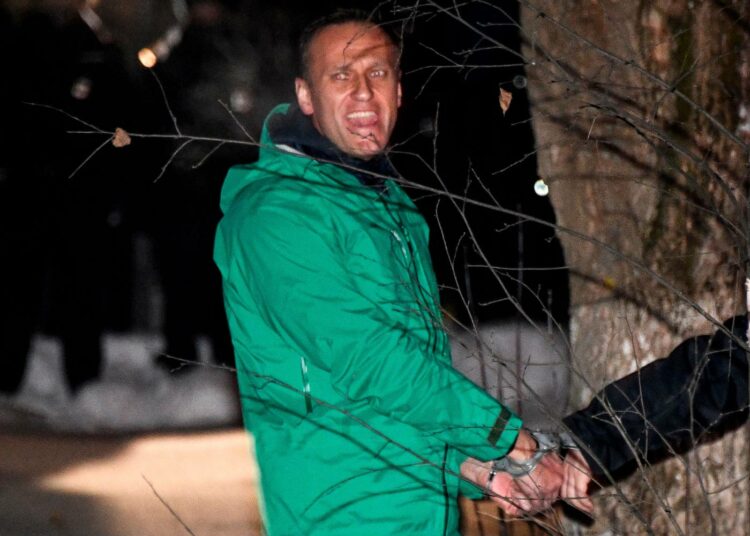 Oppositiopoliitikko Aleksei Navalnyi uhmaa henkensä uhalla presidentti Vladimir Putinia.