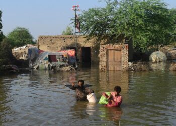 Tulvat ovat peittäneet kolmanneksen Pakistanin pinta-alasta ja tuhonneet miljoona kotia.