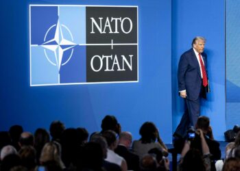Yhdysvaltain presidentti Donald Trump saapui Naton huippukokouksen lopuksi järjestettyyn lehdistötilaisuuteen.