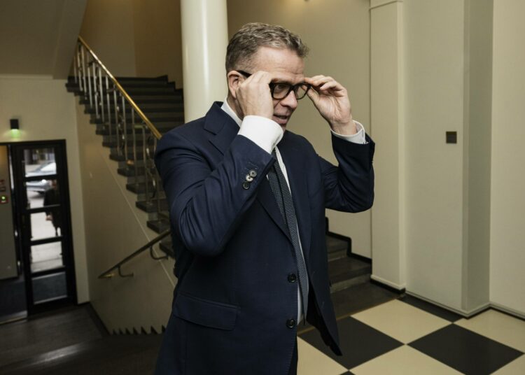 Pääministeri Petteri Orpoa on arvosteltu vaihtoehtoisista faktoista. Tilastojen perusteella arvostelu on perusteltua.