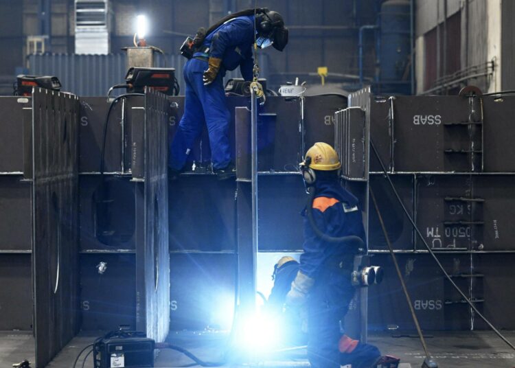 Teollisuusliitto on Suomen suurin ammattiliitto, ja siihen kuuluu noin 200 000 jäsentä.