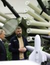 Venäjän presidentti Vladimir Putinille (kuvassa vas.) on tärkeää osoittaa, että maalla on ystäviä.