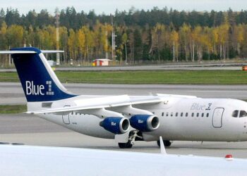 Lentäjien mukaan ilmailuviranomaiset ovat joutuneet puuttumaat Blue1:n toimintaan.