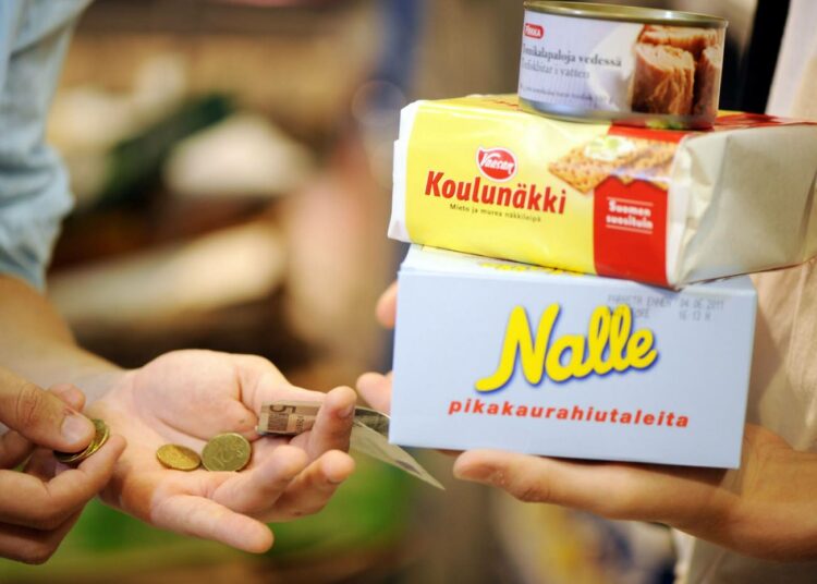 EU:n käyttämällä tavalla laskettuna Suomessa on 900 000 ihmistä köyhyyden ja aineellisen puutteen piirissä.