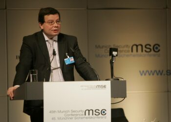 Tshekin puolustusministeri Aleksandr Vondra puhumassa Münchenissa pari vuotta sitten.