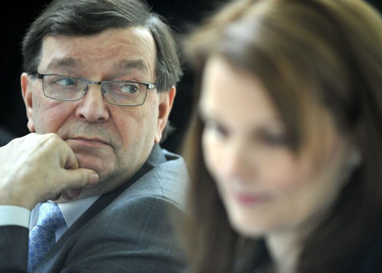 Paavo Väyrynen vastaa Mari Kiviniemelle Suomenmaa-lehdessä.