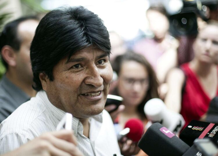 Bolivian presidentti Evo Morales piti tiedotustilaisuuden Wienin lentokentällä 3. heinäkuuta.