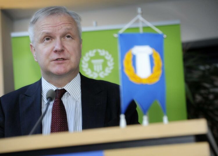 Akavan syysliittokokouksessa puhuneen komissaari Olli Rehnin mukaan Suomelta edellytetään lisätoimia ensi vuoden budjetin suhteen.