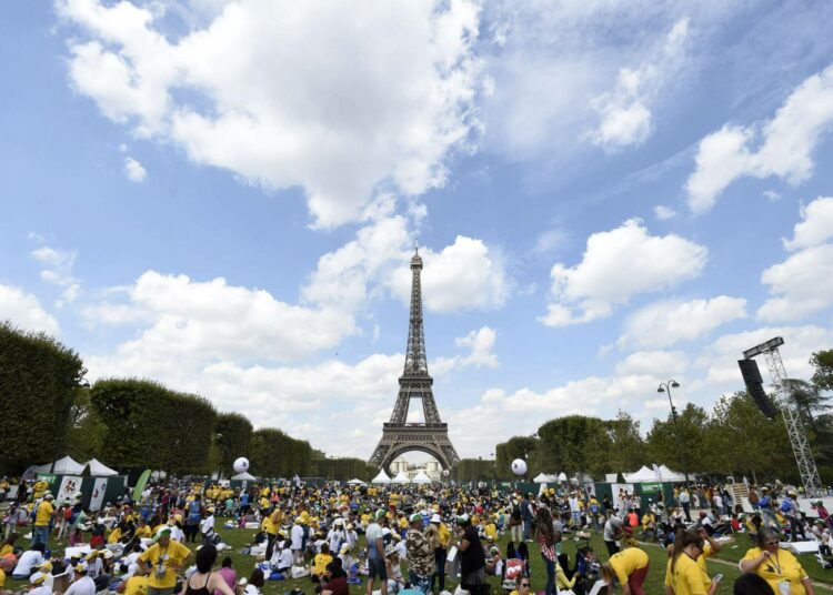 Kirkon edustajat marssivat ympäri maailmaa Pariisin ilmastokokousta kohti. Kävelyt yltävät yhteensä Pariisiin. Aidosti Pariisissa olivat elokuussa nämä tapahtumaan osallistuneet lapset ja nuoret.