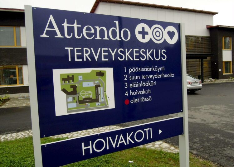 Aino-Kaisa Pekosen mukaan sote-ratkaisun keskeinen ongelma on yksityisten terveyspalveluyritysten roolin kasvattaminen. Kuva Puolangan terveyskeskuksesta, josta Attendo on vastannut vuodesta 2013.