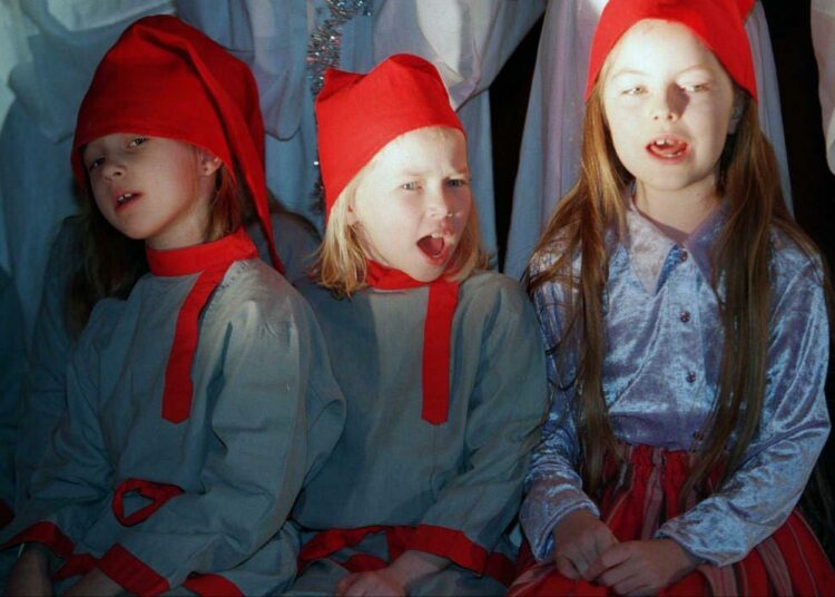 Oppilaille on tarjottava vaihtoehto joulukirkolle. Arkistokuva espoolaisen Soukan koulun joulujuhlasta menneiltä vuosilta.