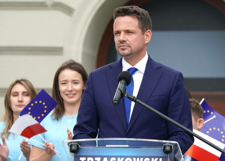 Keskustaoikeistolaisen Kansalaisfoorumin presidenttiehdokas, Varsovan pormestari Rafal Trzaskowski vaalitilaisuudessaan Poznanissa.