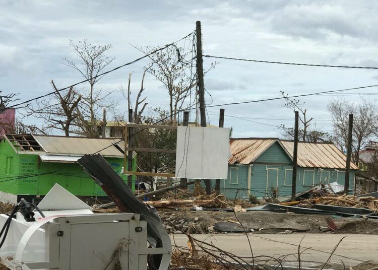 Dominikaanisen tasavallan Madrelle muutamia päiviä hurrikaani Marian vierailun jälkeen. Latinalaisen Amerikan ja Karibian ilmastoviikolla tutkittiin kunnianhimoisia ratkaisuja ihmisten ja elinkeinojen suojelemiseksi ilmastonmuutoksen seurauksilta.