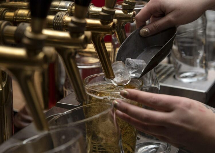 Koronan aikana ravintola-alalta on siirtynyt työvoimaa muille aloille.Työntekijäpula vaivaa erityisesti huonomaineisia työntantajia.
