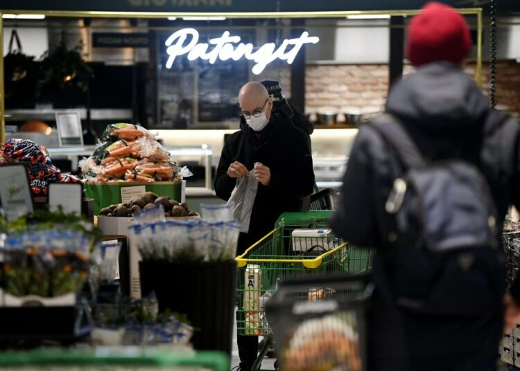 Juuri nyt kaupoissa ryntäillään hakemassa jouluruokia.