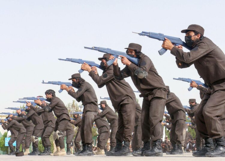 Talebanin paluu valtaan Afganistanissa on avannut maan jälleen jihadistisille toimijoille. Kuva on Talebanin turvallisuusjoukkojen valmistujaistilaisuudesta kesäkuulta.