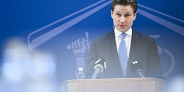 Puolustusministeri Antti Häkkänen.