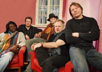 Piirpauke nykyisellään: Ismaila Sane (vas.), Eerik Siikasaari, Jukka Orma, Sakari Kukko ja Rami Eskelinen.